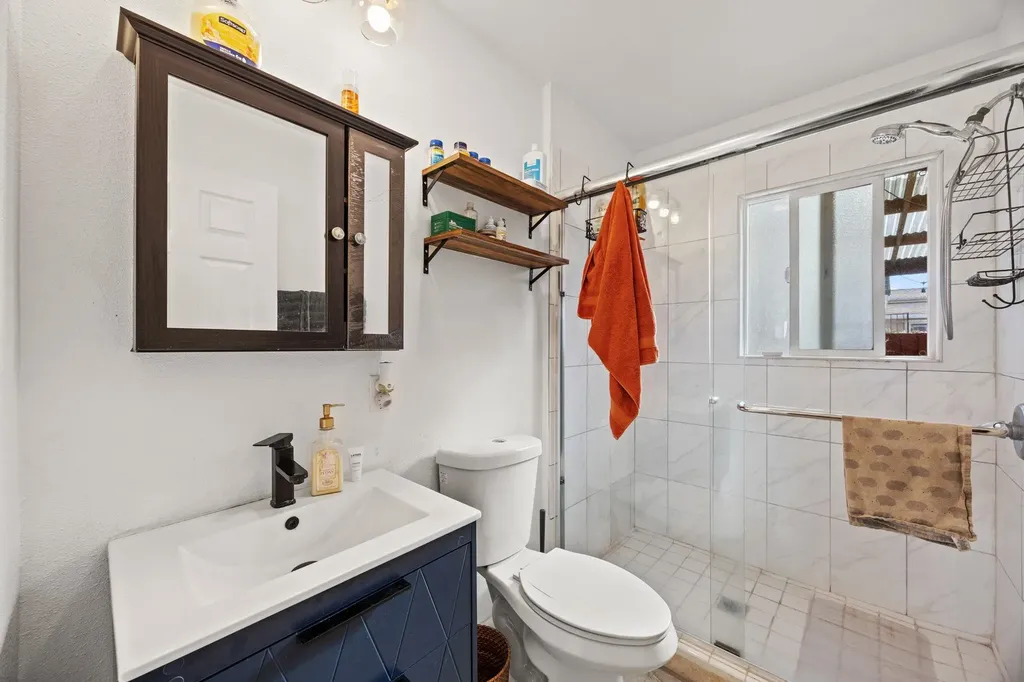 7447 Lockwood Street Oakland CA 94621