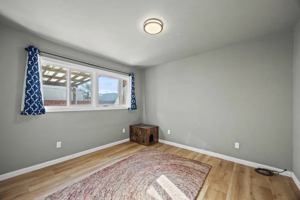 7447 Lockwood Street Oakland CA 94621