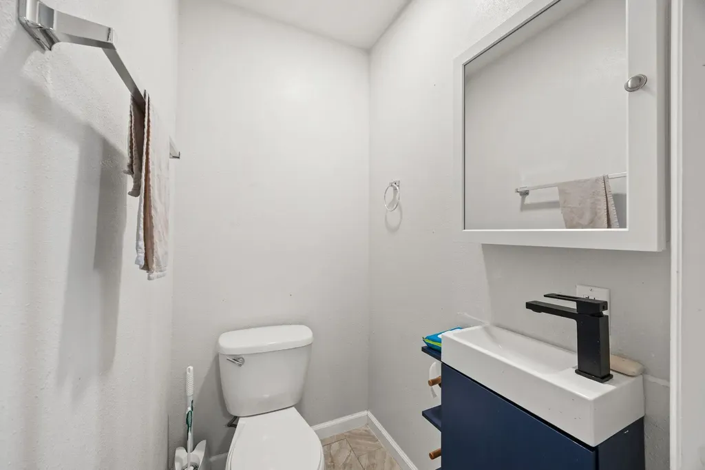 7447 Lockwood Street Oakland CA 94621