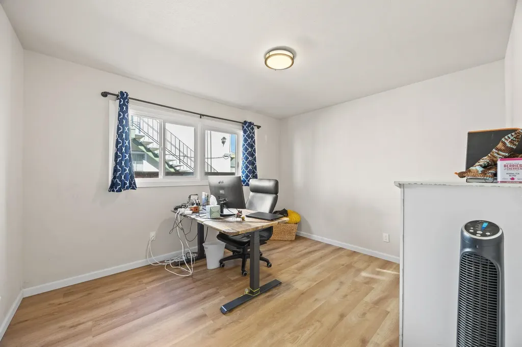7447 Lockwood Street Oakland CA 94621