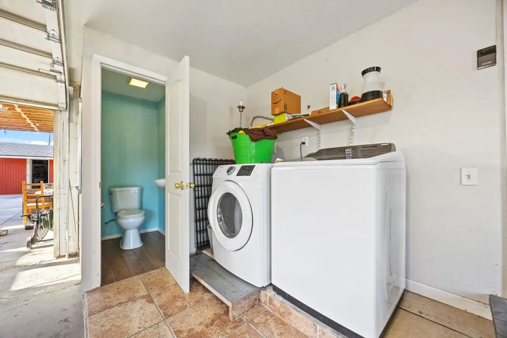 7447 Lockwood Street Oakland CA 94621