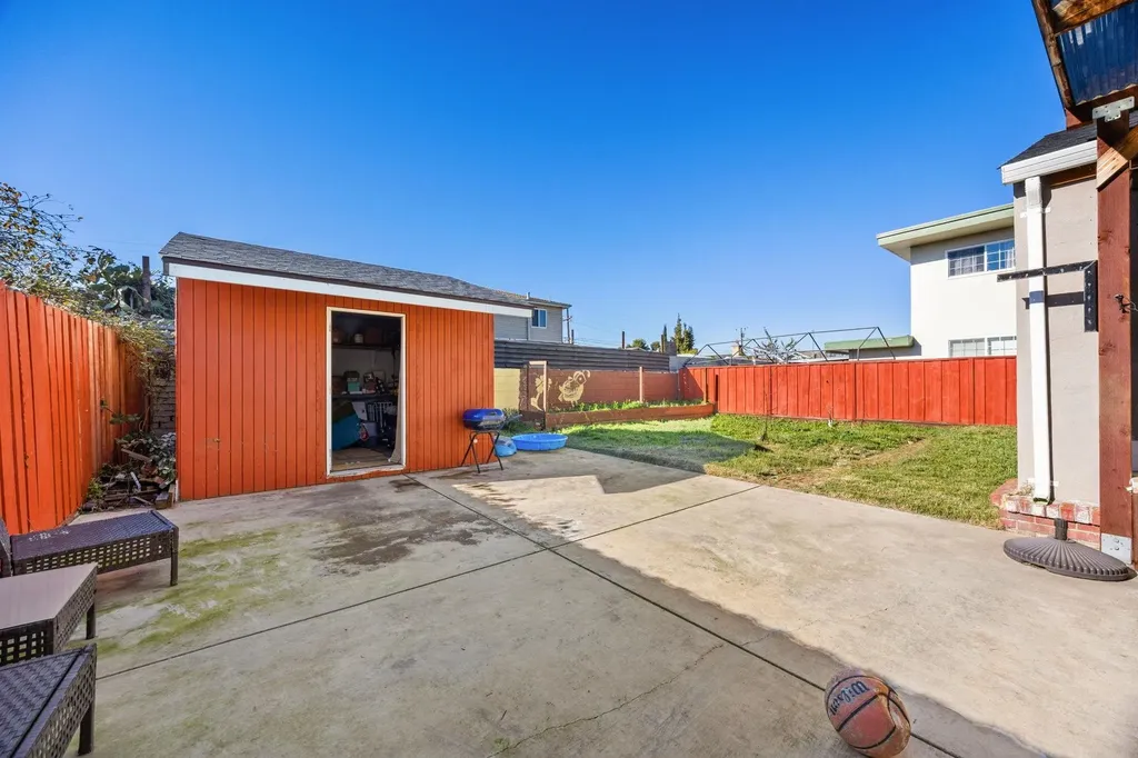7447 Lockwood Street Oakland CA 94621