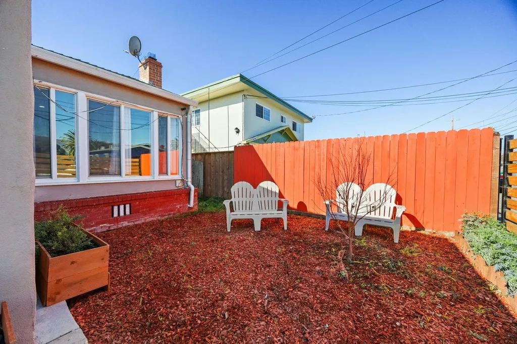 7447 Lockwood Street Oakland CA 94621