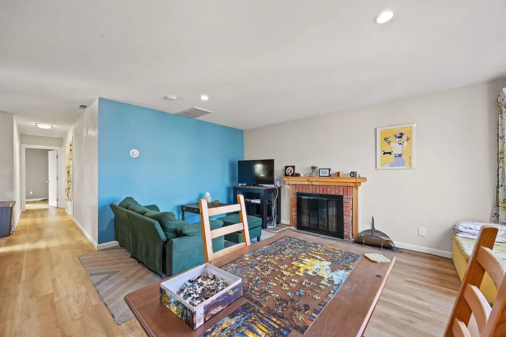 7447 Lockwood Street Oakland CA 94621