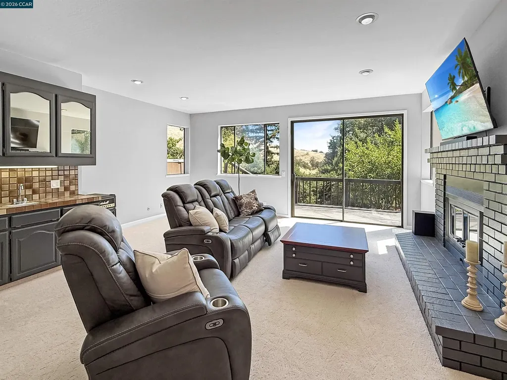 130 Hillcroft Way Walnut Creek CA 94597