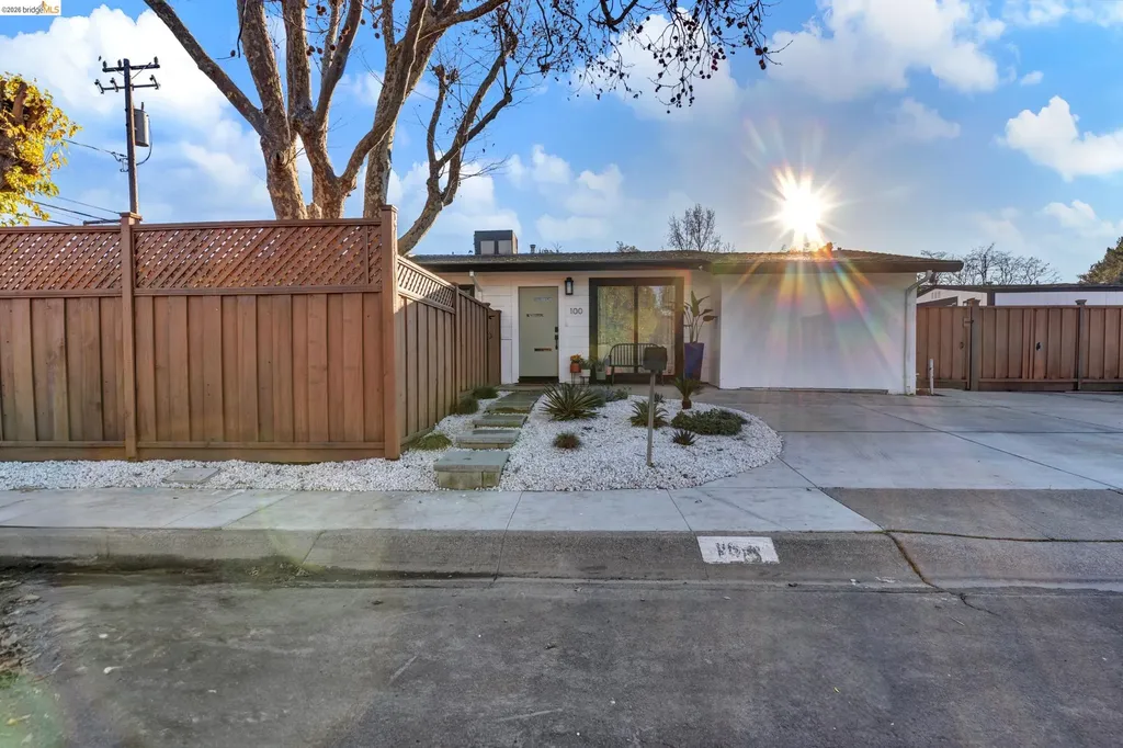 100 Karen Lane Martinez CA 94553