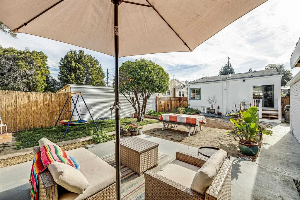 2927 Seminary Avenue Oakland CA 94605