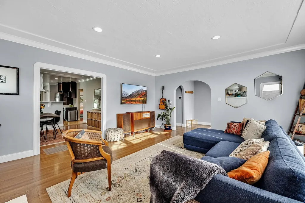 2927 Seminary Avenue Oakland CA 94605