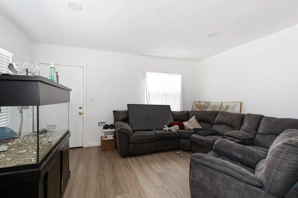 1821 74th Avenue Oakland CA 94621