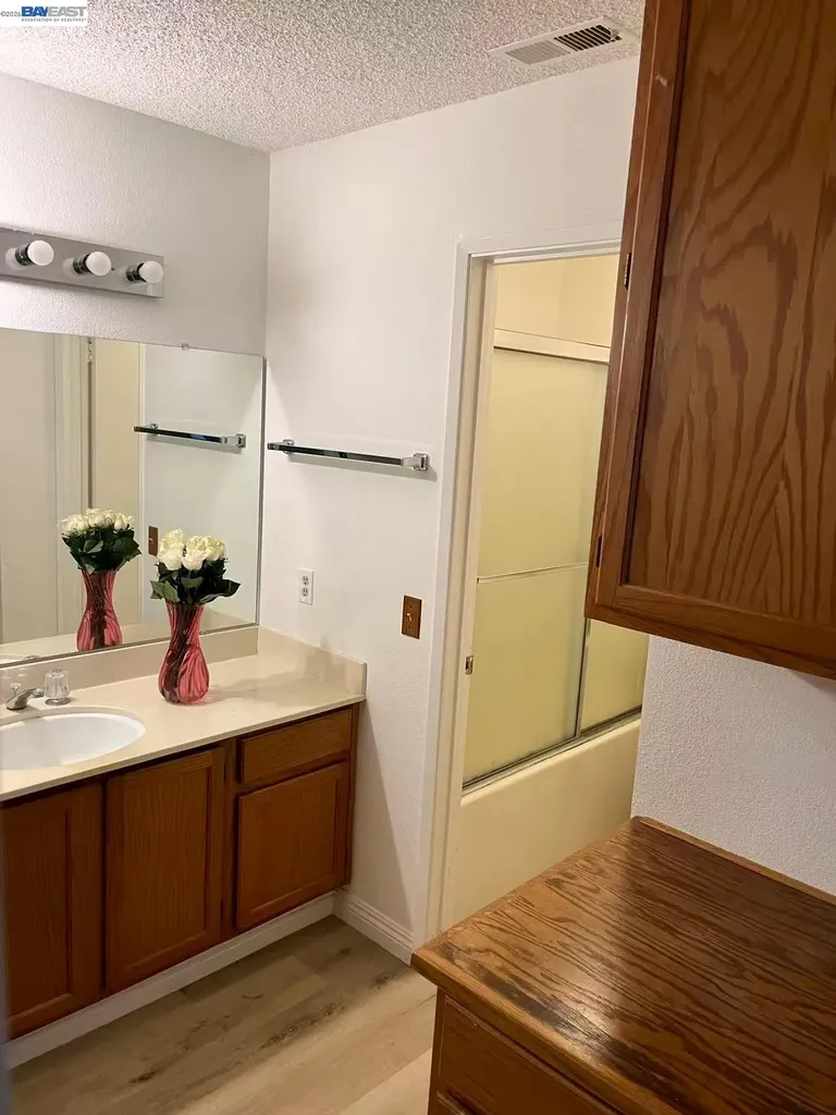 65 Glenwood Hercules CA 94547