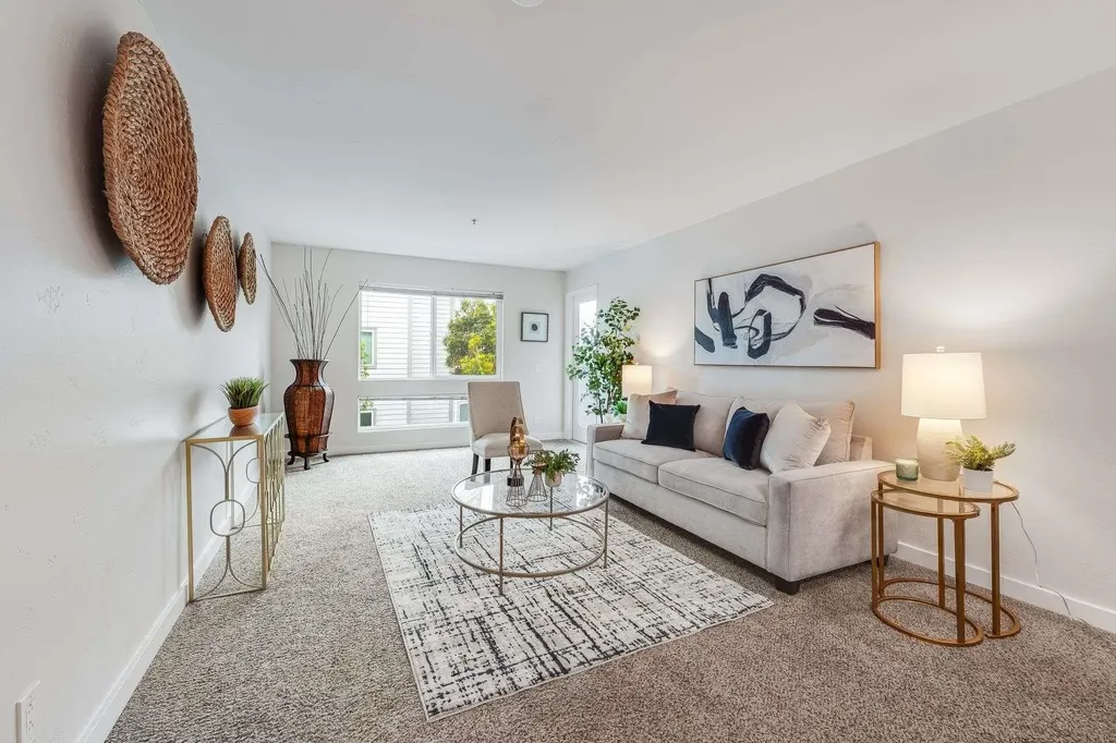 Emeryville CA, 6400 Christie Avenue, Unit 2215