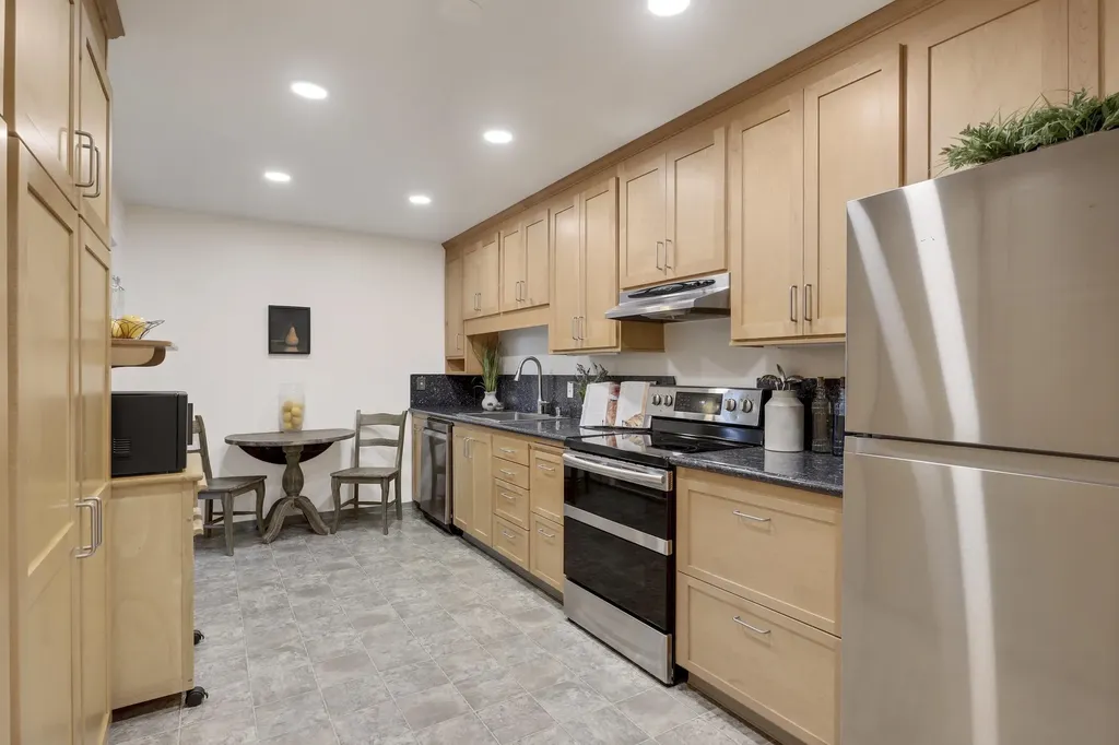 323 Monte Vista Avenue Oakland CA 94611