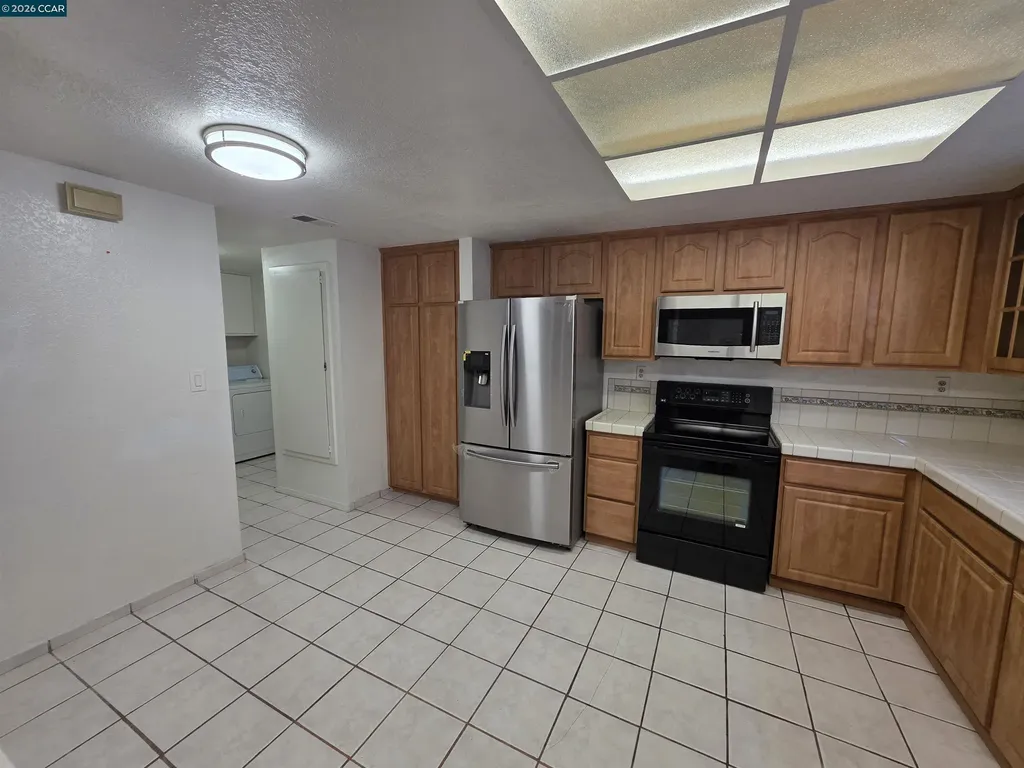 2581 El Portal Drive San Pablo CA 94806