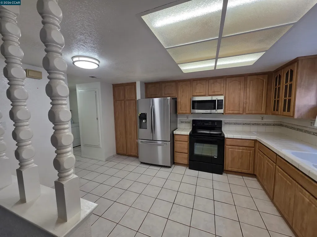 2581 El Portal Drive San Pablo CA 94806