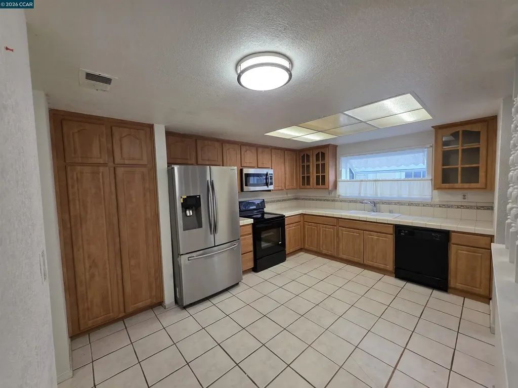 2581 El Portal Drive San Pablo CA 94806