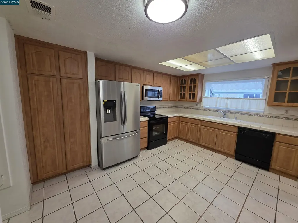 2581 El Portal Drive San Pablo CA 94806