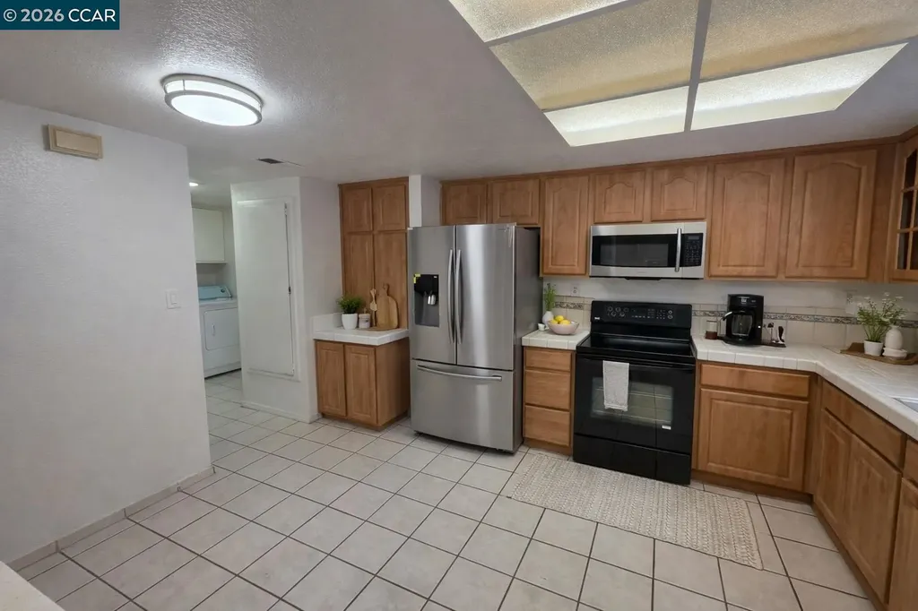 2581 El Portal Drive San Pablo CA 94806