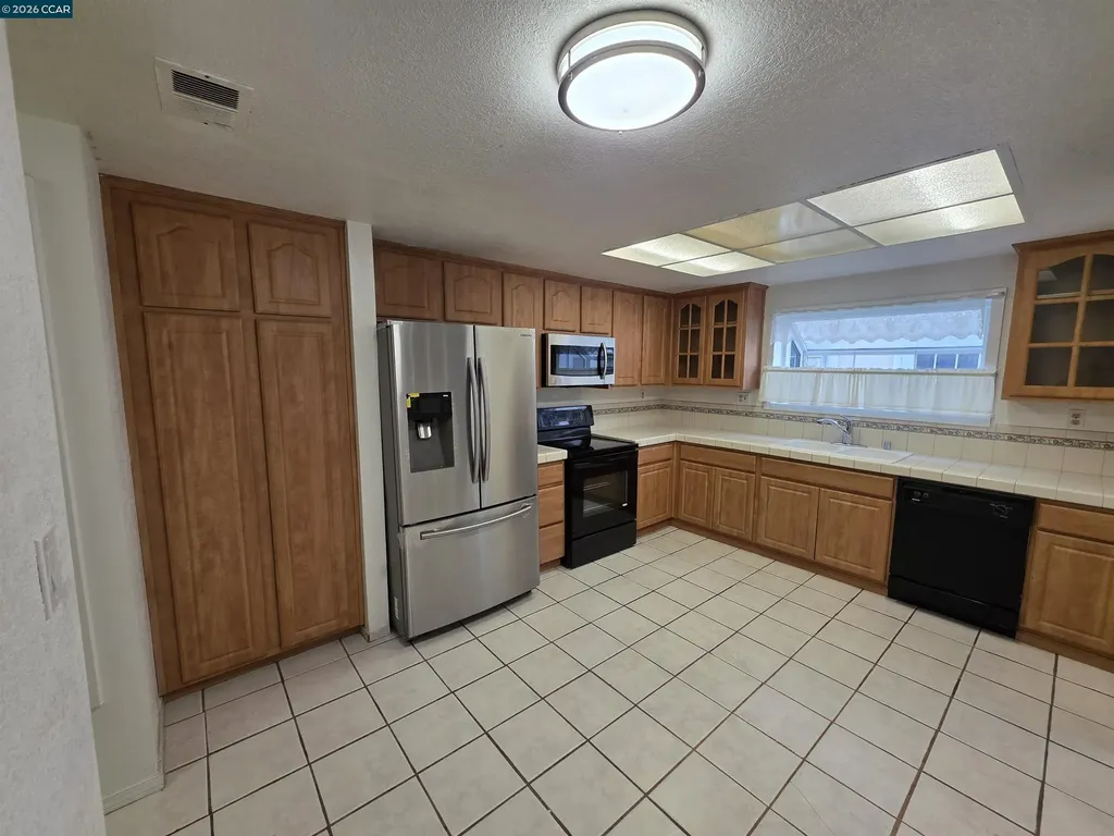2581 El Portal Drive San Pablo CA 94806