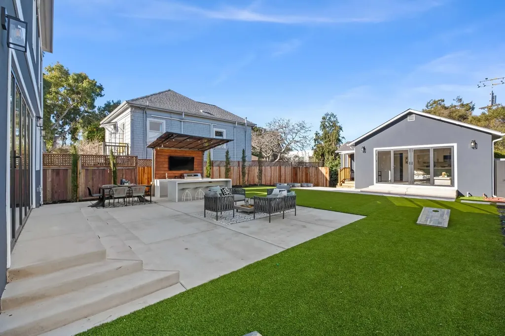 5229 Miles Avenue Oakland CA 94618