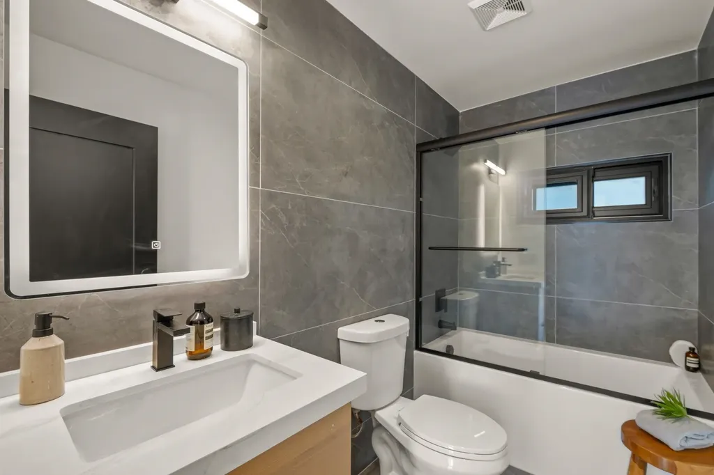 5229 Miles Avenue Oakland CA 94618