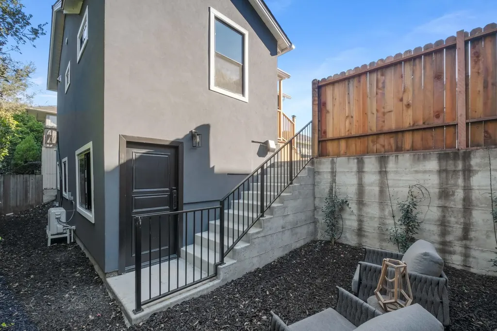 5229 Miles Avenue Oakland CA 94618