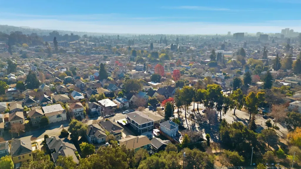 5229 Miles Avenue Oakland CA 94618