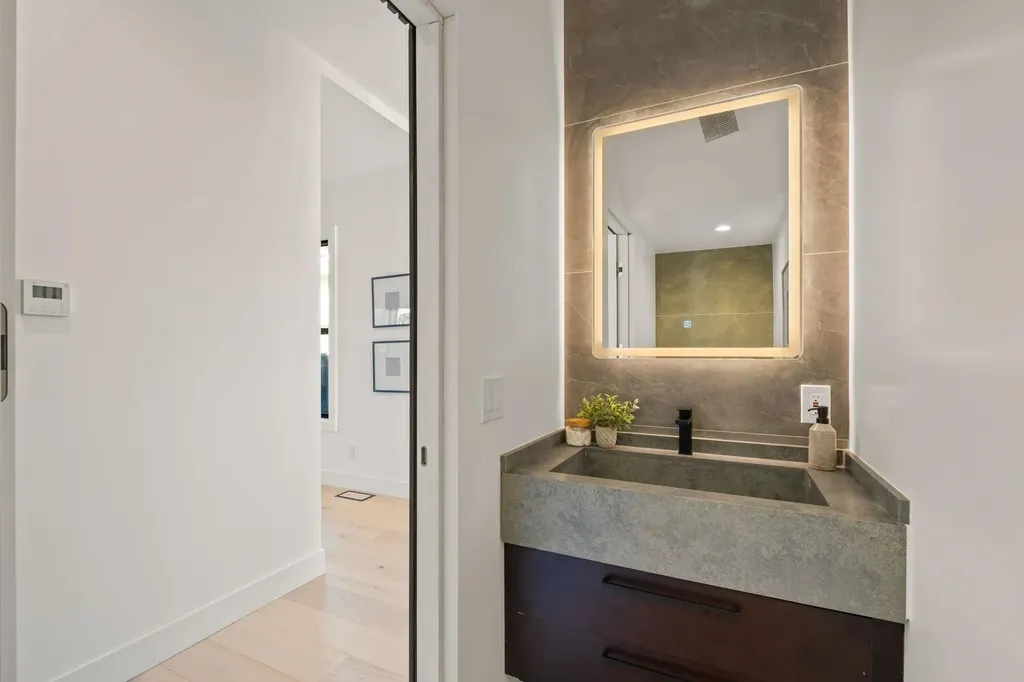 5229 Miles Avenue Oakland CA 94618