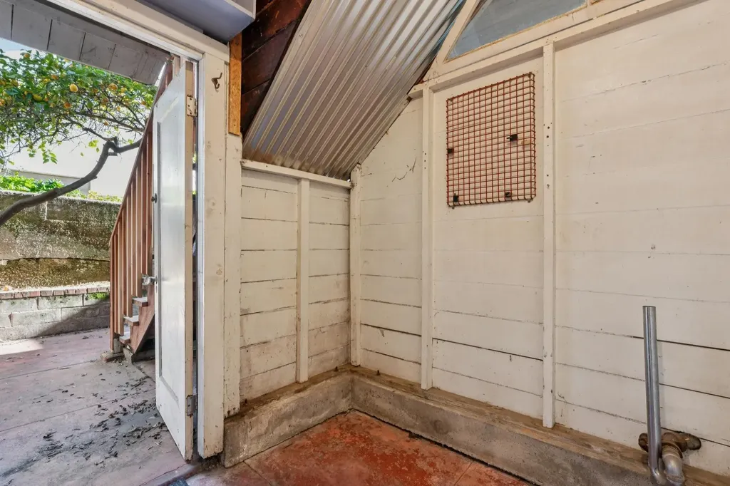 832 Walker Oakland CA 94610