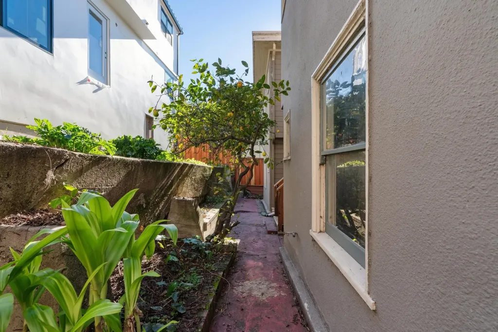 832 Walker Oakland CA 94610