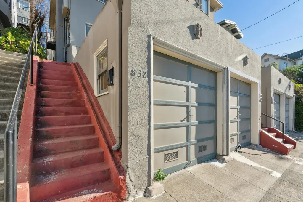 832 Walker Oakland CA 94610