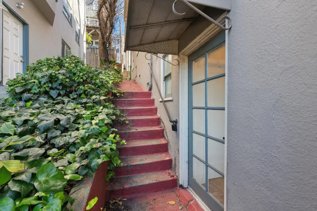 832 Walker Oakland CA 94610
