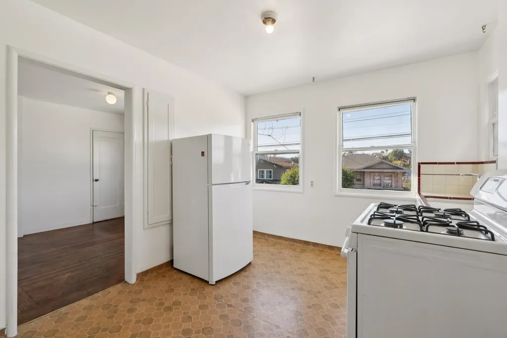 832 Walker Oakland CA 94610