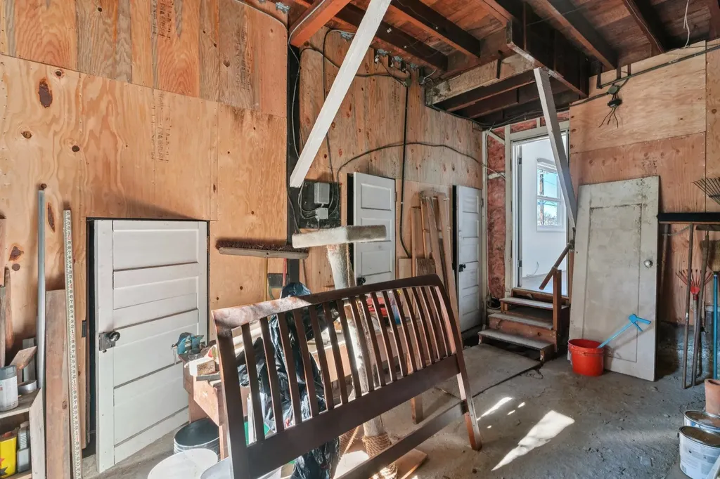 832 Walker Oakland CA 94610