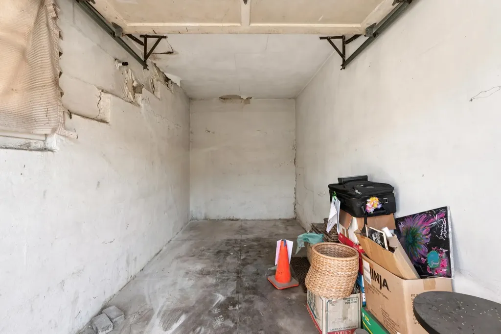 832 Walker Oakland CA 94610