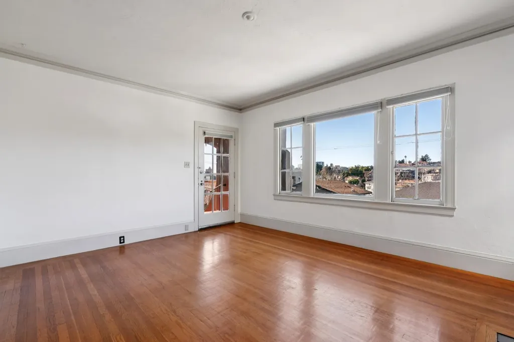 832 Walker Oakland CA 94610