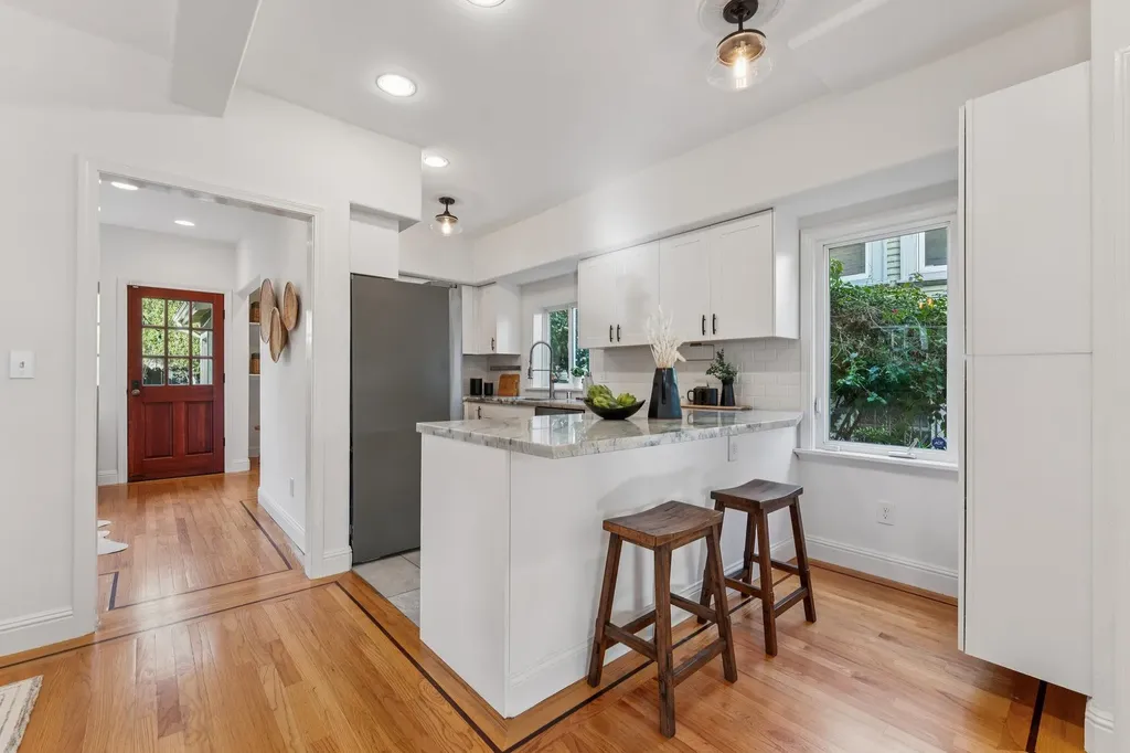 688 57th Street Oakland CA 94609