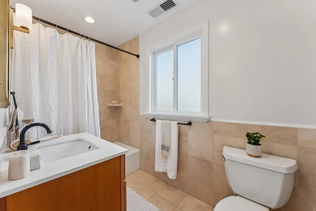 688 57th Street Oakland CA 94609