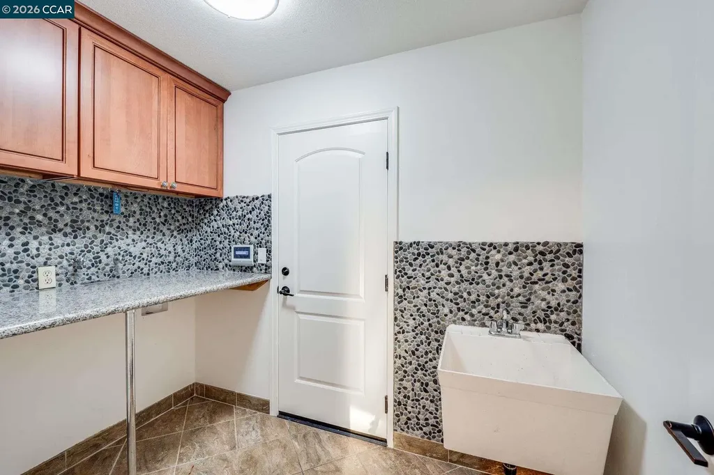 8240 Rhoda Avenue Dublin CA 94568