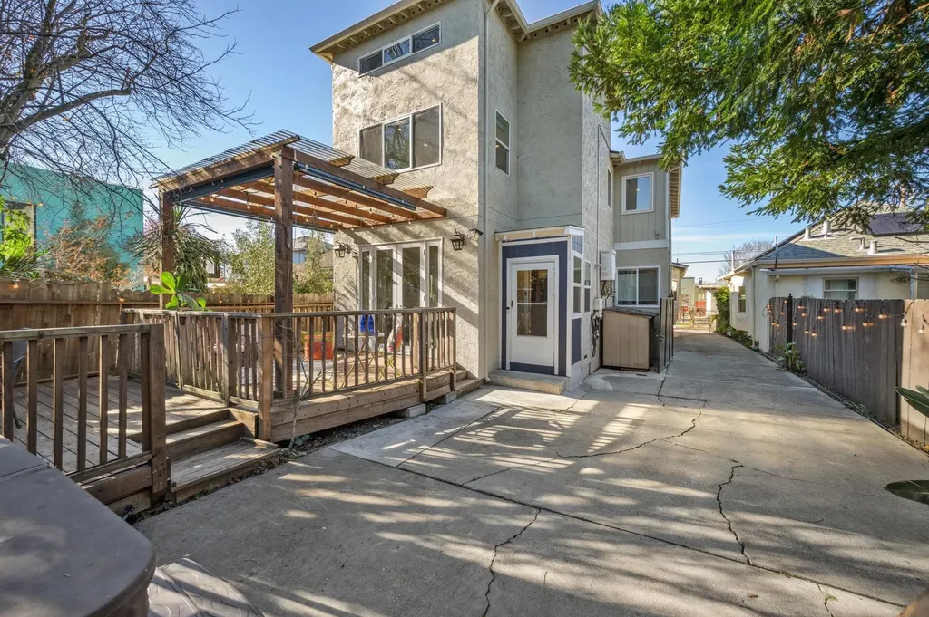 3033 Ellis Street Berkeley CA 94703