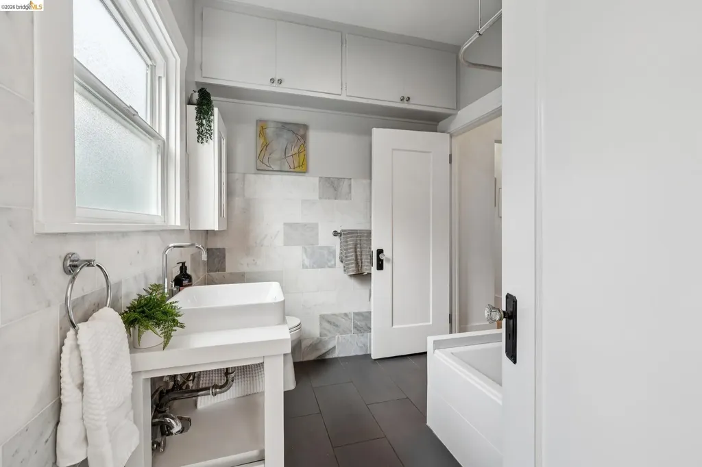 390 50th Street Oakland CA 94609