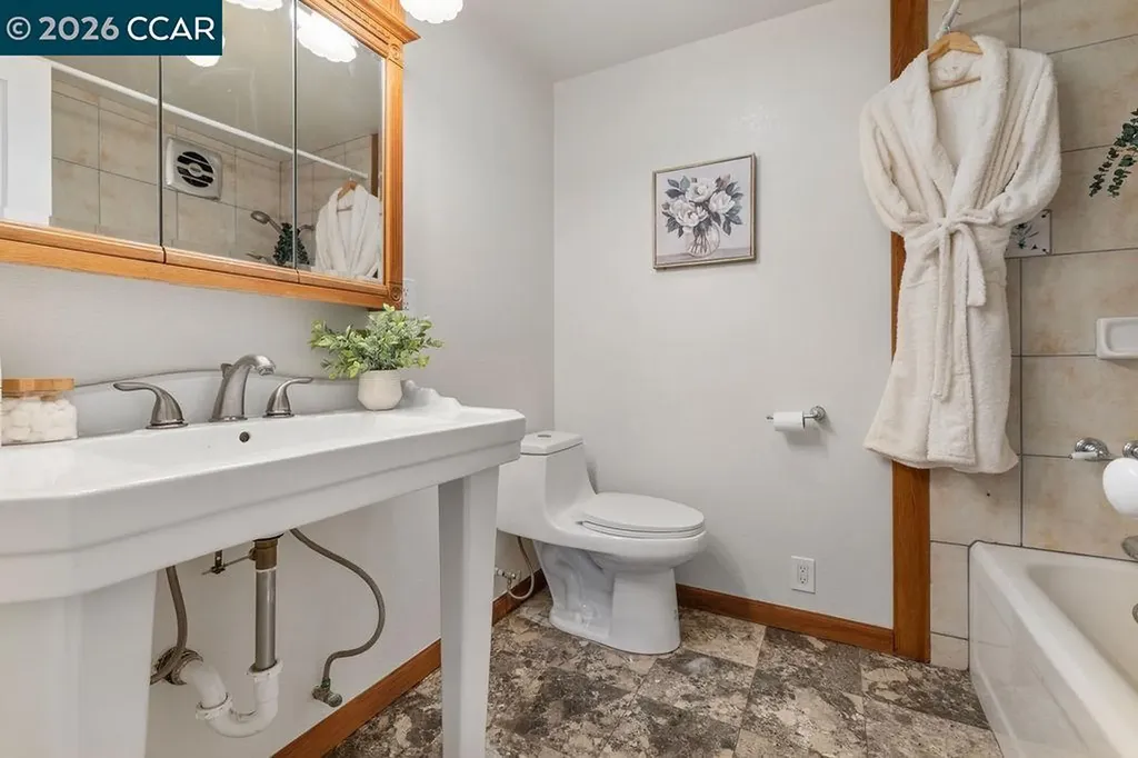 7308 Altura Place Oakland CA 94605