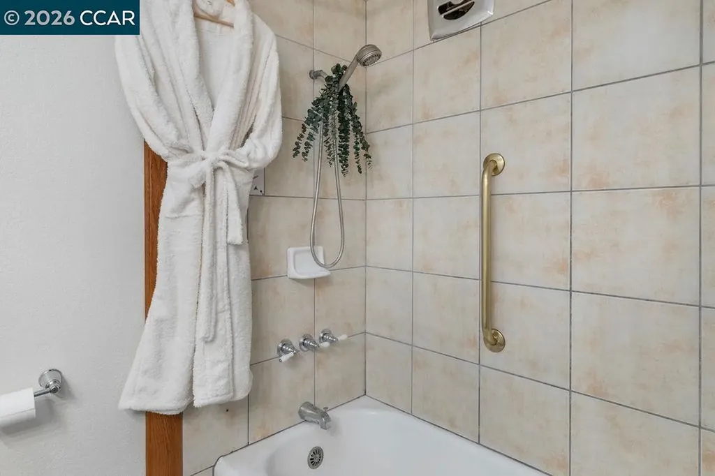 7308 Altura Place Oakland CA 94605