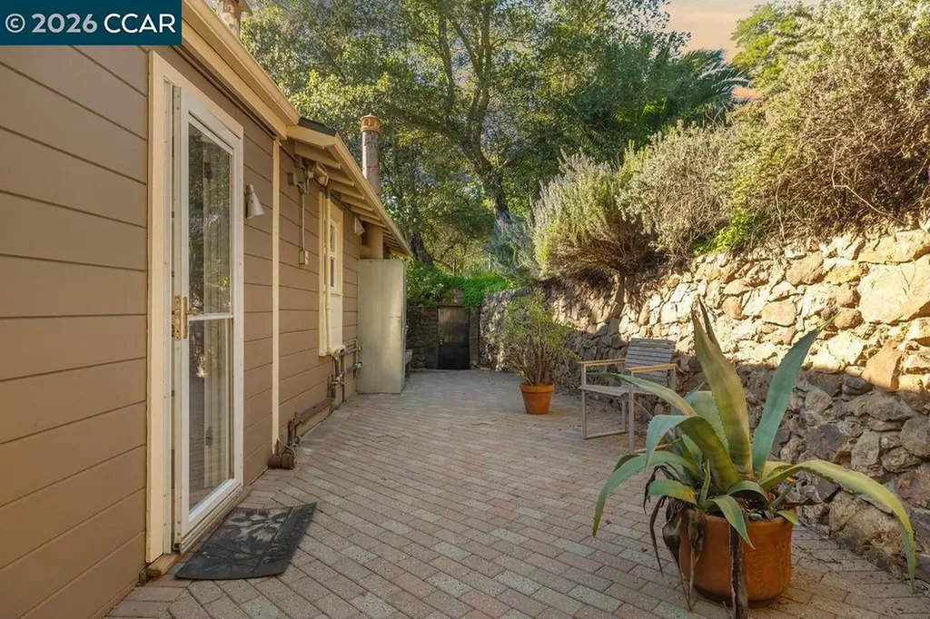 7308 Altura Place Oakland CA 94605