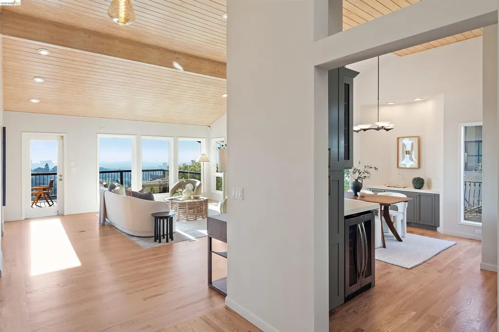 6189 Contra Costa Road Oakland CA 94618