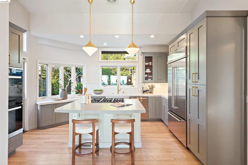 6189 Contra Costa Road Oakland CA 94618