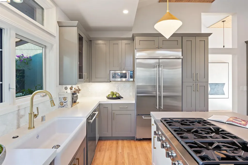 6189 Contra Costa Road Oakland CA 94618