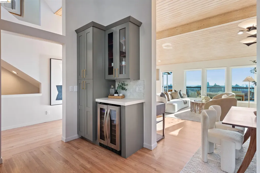 6189 Contra Costa Road Oakland CA 94618