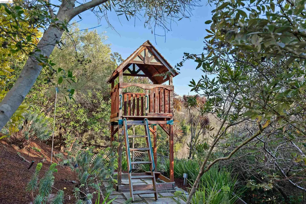 6189 Contra Costa Road Oakland CA 94618