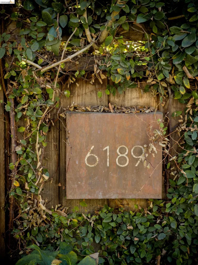 6189 Contra Costa Road Oakland CA 94618