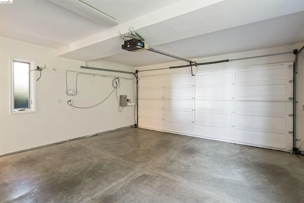 6189 Contra Costa Road Oakland CA 94618